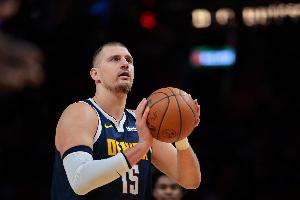 现象级！约基奇生涯35次助攻15+ 历史所有其他中锋合计仅14次