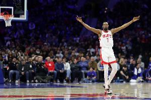 连续3赛季该为球队担责？KD：你没玩过团队运动 只能坐场边哈哈笑