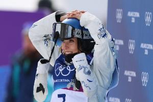 领军人物！谷爱凌夺中国队本届冬奥首枚银牌，个人冬奥已拿2金2银