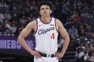 场均7分2.5板！Haynes：快船将后卫桑德斯的双向合同转为正式合同