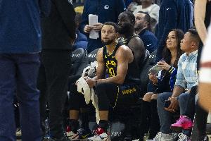 媒体人：NBA春晚波澜不惊 追梦的几次整活才让比赛没那么无聊