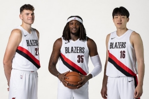 拓媒：克林根和杨瀚森没法扑防三分不是他们的问题 是战术的安排