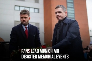 曼联官方：B费、卡里克参加慕尼黑空难遇难者纪念仪式，敬献花环