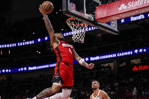 正负值+16最高！戴维森18分钟5中3拿到8分4板 三分4中2