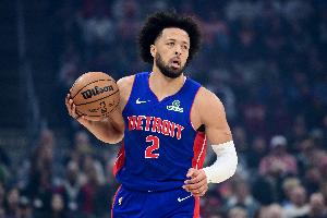 犯规困扰直接躺赢！坎宁安11中4拿到11分5板7助 4犯规