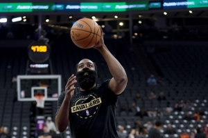 没手感！哈登骑士首秀半场6投仅1中拿到3分4助 正负值-14并列最低