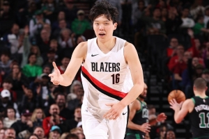 解说：若你是斯普利特 杨瀚森让对手连进3个三分 你还会上他吗？