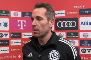 裁判谈拜仁判罚：迪亚斯在有利位置被放倒，对方不是用脚去捅球