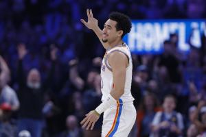 以赛亚·乔：和麦凯恩搭档很自然 他能为所有人拉开空间创造机会