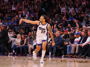 得分爆发力很强！德文·卡特13中6得18分4板4助1断1帽 三分5中2