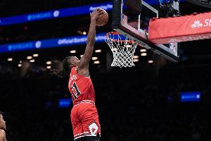 芬奇：道苏姆很擅长突破 不过他也得适应多打无球 我让他做自己