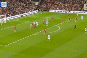 曼城落后时内维尔喊话“哈兰德、B席站出来”，仅几秒后曼城扳平