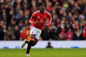 哈格里夫斯：梅努就像在公园踢球一样轻松自在，如此谦逊和自如