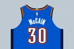 球衣记者：麦凯恩在雷霆将改穿30号球衣 76人时期穿20号