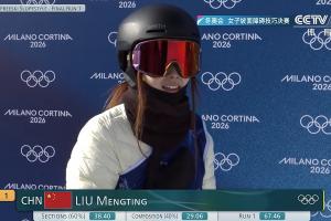 女子自由式滑雪坡面障碍技巧项目决赛：刘梦婷第一滑得到67.46分