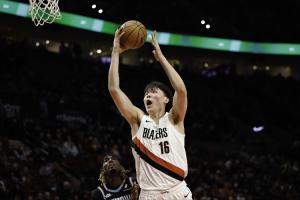 垃圾时间上了3分钟！杨瀚森下蛋妙传+2分1板2失误 正负值-10！