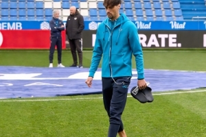 阿斯:比曼切维奇光脚踩场是让身体与地表的电子能量直接物理接触