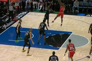 这一套连招太帅了吧！小卡单挑华子 教教你乔丹真正的中距离 - 体育头条