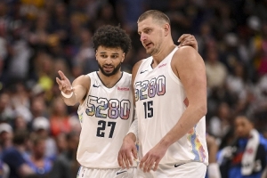 杨毅：约基奇&穆雷互相给对方喂&默契度历史级别 OK&詹眉都有侧重