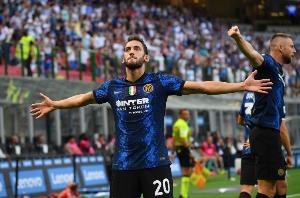 记者：国米昨天休息今天恢复训练，恰尔汗奥卢和巴雷拉回归合练