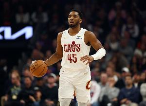 状态火热！米切尔首节9中6高效砍下13分1助1断1帽