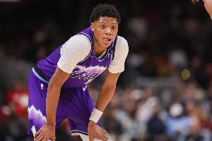 垫脚了！贝利对丰泰基奥三分犯规 追加一级恶犯