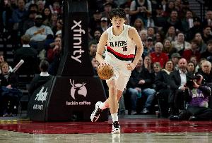 斯普利特：杨瀚森有时只打3分钟就要证明自己 我告诉他这并不容易