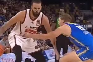 这么强！麦基持球单打连续胯下+背后运球过人单臂隔扣对手