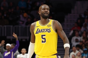 缺席了一套首发！艾顿因右膝酸痛缺战 詹东里+斯玛特也全部缺席