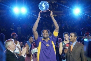 2002年的今天：科比砍31分5板5助 拿下生涯首个全明星MVP