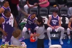 德罗赞怒砸水瓶正面视角出炉：水花飞溅 众队友皆沉默 雷诺懵逼