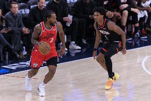 帮手过于抽象！火箭包夹小卡放空边角料 泥沼战角色球员差距明显