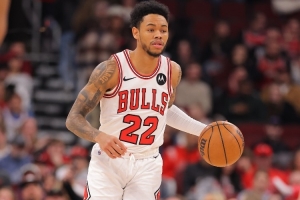 明天对阵公牛！沃尔什：我们得好好防住安芬尼·西蒙斯打爆他