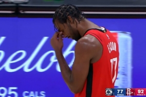 脚踝终结者！伦纳德体前变向晃倒伊森 随后强攻内线造成杀伤