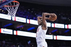 值得~Shams：骑士将双向前锋汤姆林转为一份2年300万的正式合同