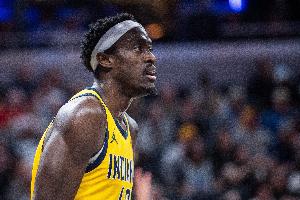 太硬气！西亚卡姆单打哈特命中翻身跳投打停尼克斯