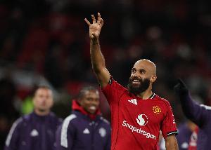 邮报：姆伯莫邀请法国母校的学生来曼市，参观老特拉福德和卡灵顿