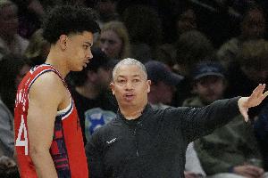 指望不上啊！快船替补合计拿到35分 除去垃圾时间仅23分