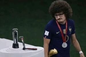 今日趣图：你以为蓄发哥剪不了头发天塌了？其实他说不定在偷笑！