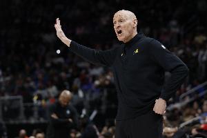 全民皆兵！步行者10人轮换全部得分 八人得分上双