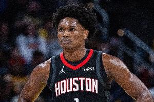 中规中矩！阿门半场6中4拿到11分4板 正负值+4