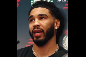 塔图姆伤后首次合练谈感受：感谢所有人的支持 不能比赛很难受