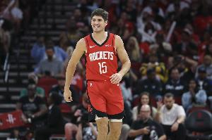 还不错！谢泼德过去两场运动战22中13 其中三分球10中5