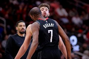 背靠背再度交手！ESPN明日胜率预测：火箭为60.9% 快船仅39.1%