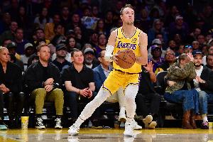 阿里纳斯：肯纳德与湖人之前的球员相比简直是全明星级别的