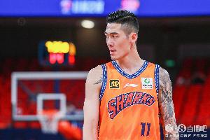 头号功臣！刘铮首节14分奠定基础 全场29分钟砍下24分6板3断