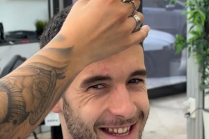 发型师社媒晒霍安·加西亚理发视频：他已为比赛做好准备