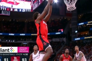 打回来了！泰特顺下接球冲击篮筐得手 火箭反超2分打停快船