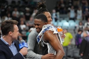 尼克·杨：有人说卡斯尔是排福克斯后的三当家 我认为他是二当家