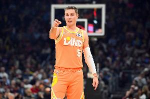 三分10中9！米切尔：今天梅里尔就是想向解说员们证明自己